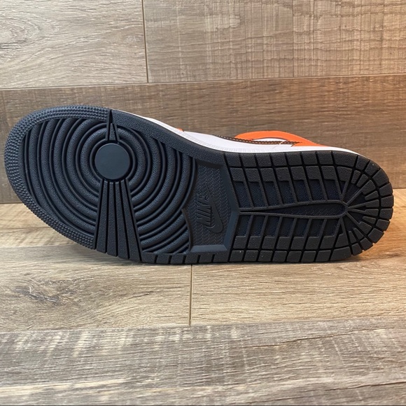 Jordan 1 Mid SE ‘Turf Orange’ - Picture 4 of 6